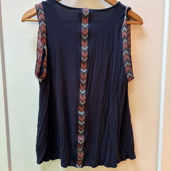 W5 Navy Sleeveless Top with Multicolor Chevron Trim – Size L - Picture 3 of 5